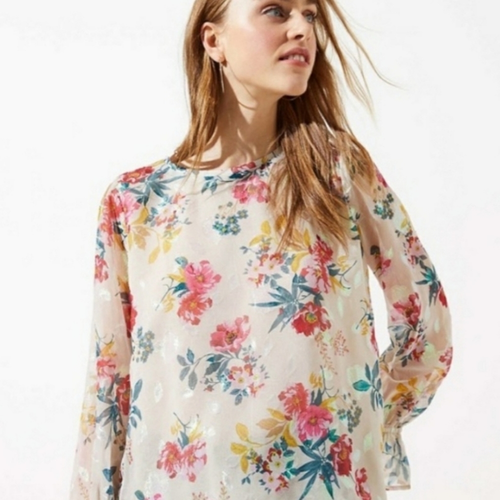 LOFT FLORAL BELL CUFF BLOUSE IN WHISPER WHITE
